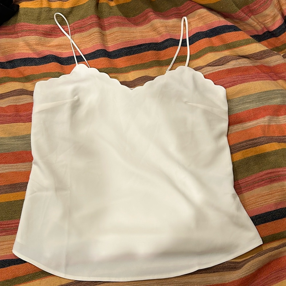 Scalloped tank like new
